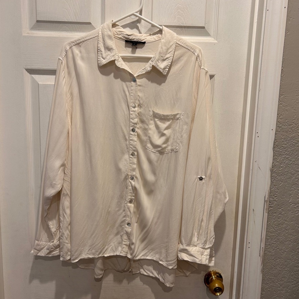Jane + Delancey Women 3X Cream Rayon Roll Tab Button Down Shirt Back Detail
